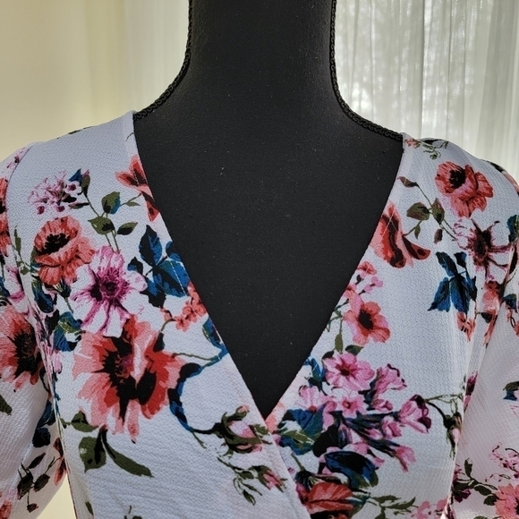 TRIXXI floral romper size small - Picture 2 of 8